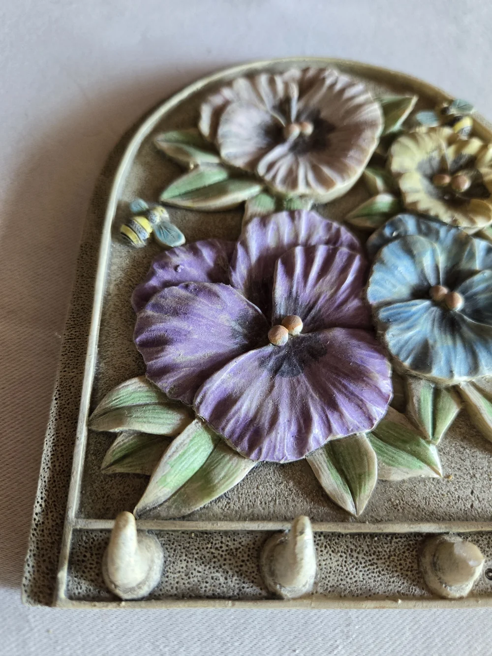 Floral Wall Hook Plaque in Pastel Colors *one broke hook*